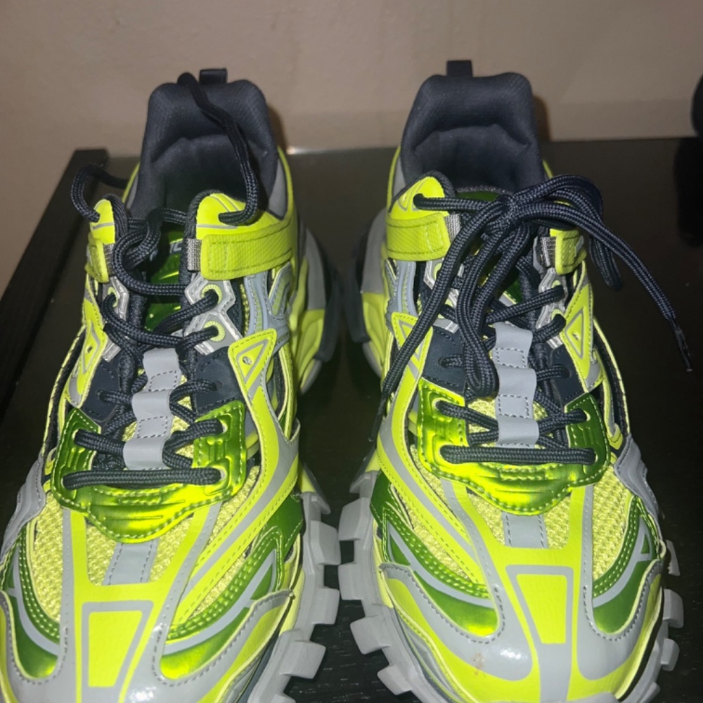 Shoes - Picture 2 of 2